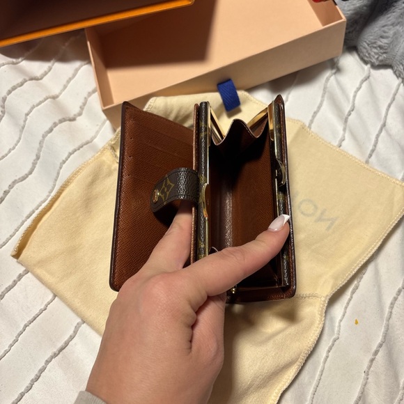 SOLDDDDD … Louis vuitton wallet - Picture 2 of 3